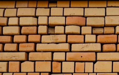 Каркасный дом со стенами из легкого самана: преимущества, недостатки, технология постройки, особенности