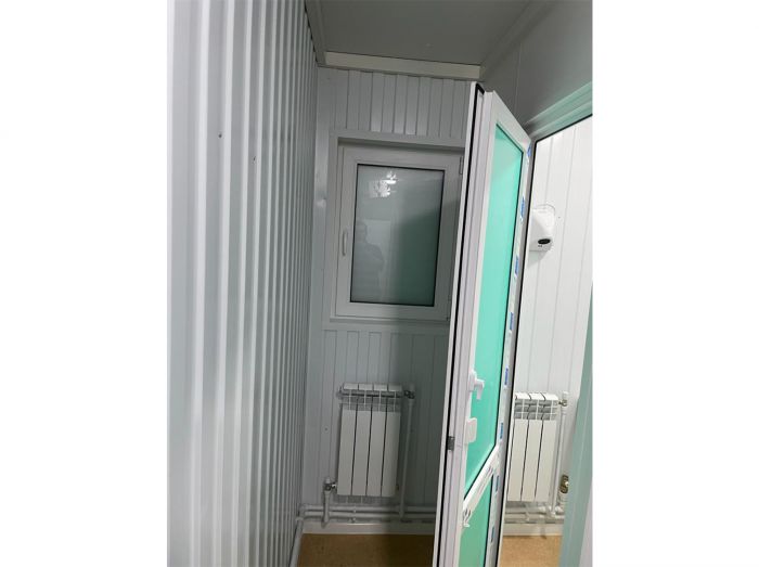 Блок-контейнер "Душевые на санях"